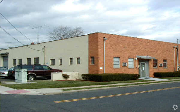 NAI James E. Hanson Negotiates Sale of Industrial Building in South Hackensack, N.J.