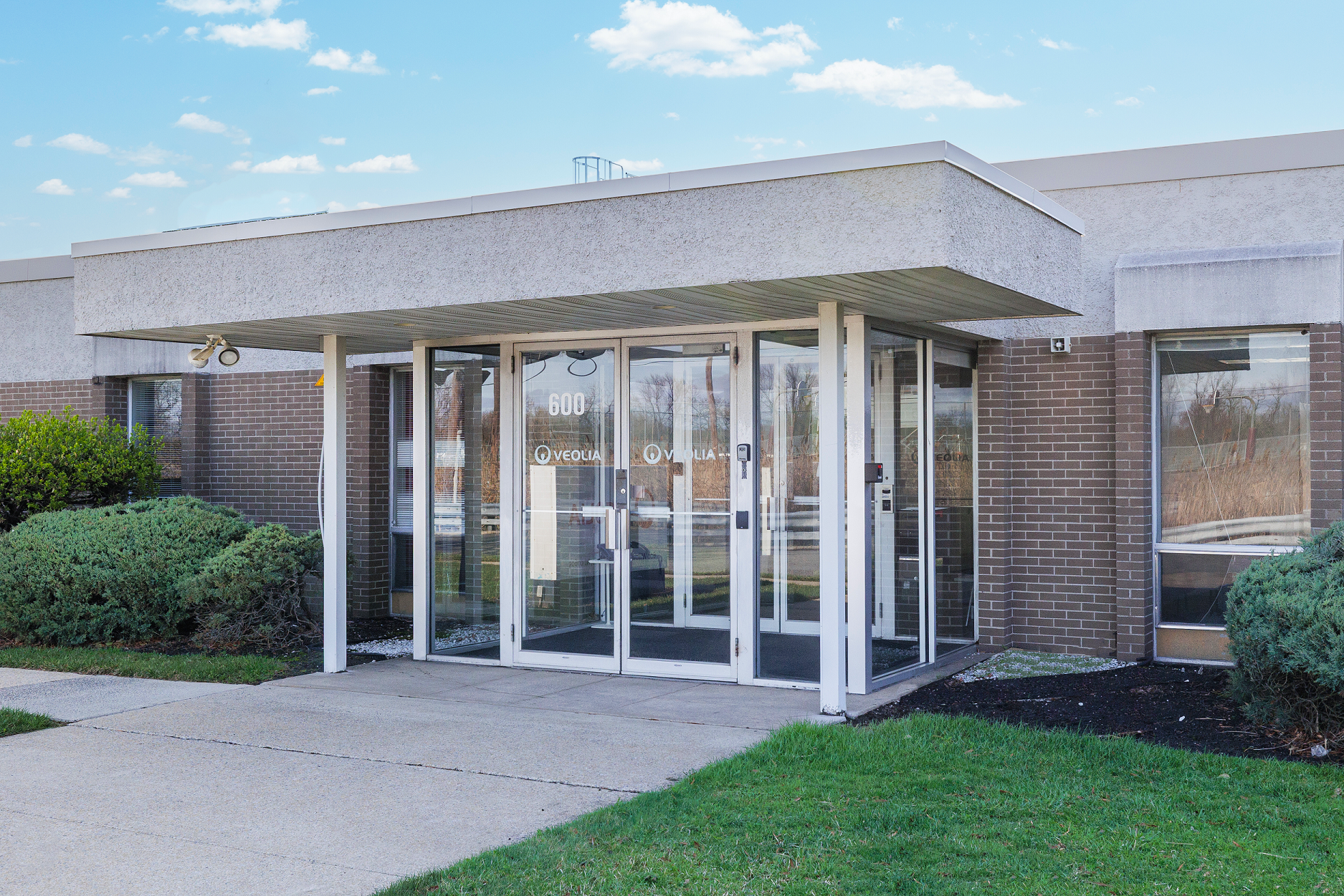 600 Willow Tree Rd-Entrance